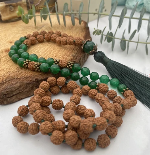 Japamala Chakra corazón Anahata Rudraksha y Cuarzo Verde