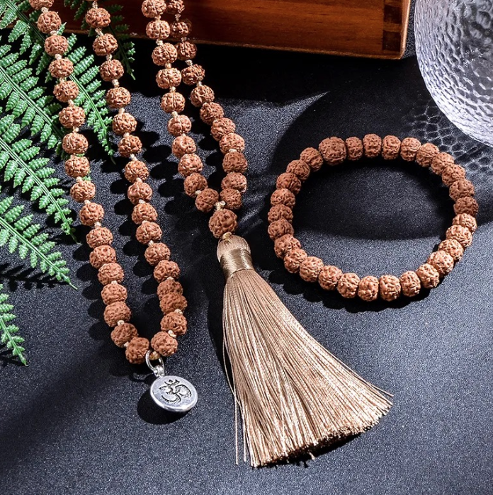 Collar y Pulsera Rudraksha Hilo Dorado