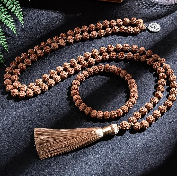 Collar y Pulsera Rudraksha Hilo Dorado
